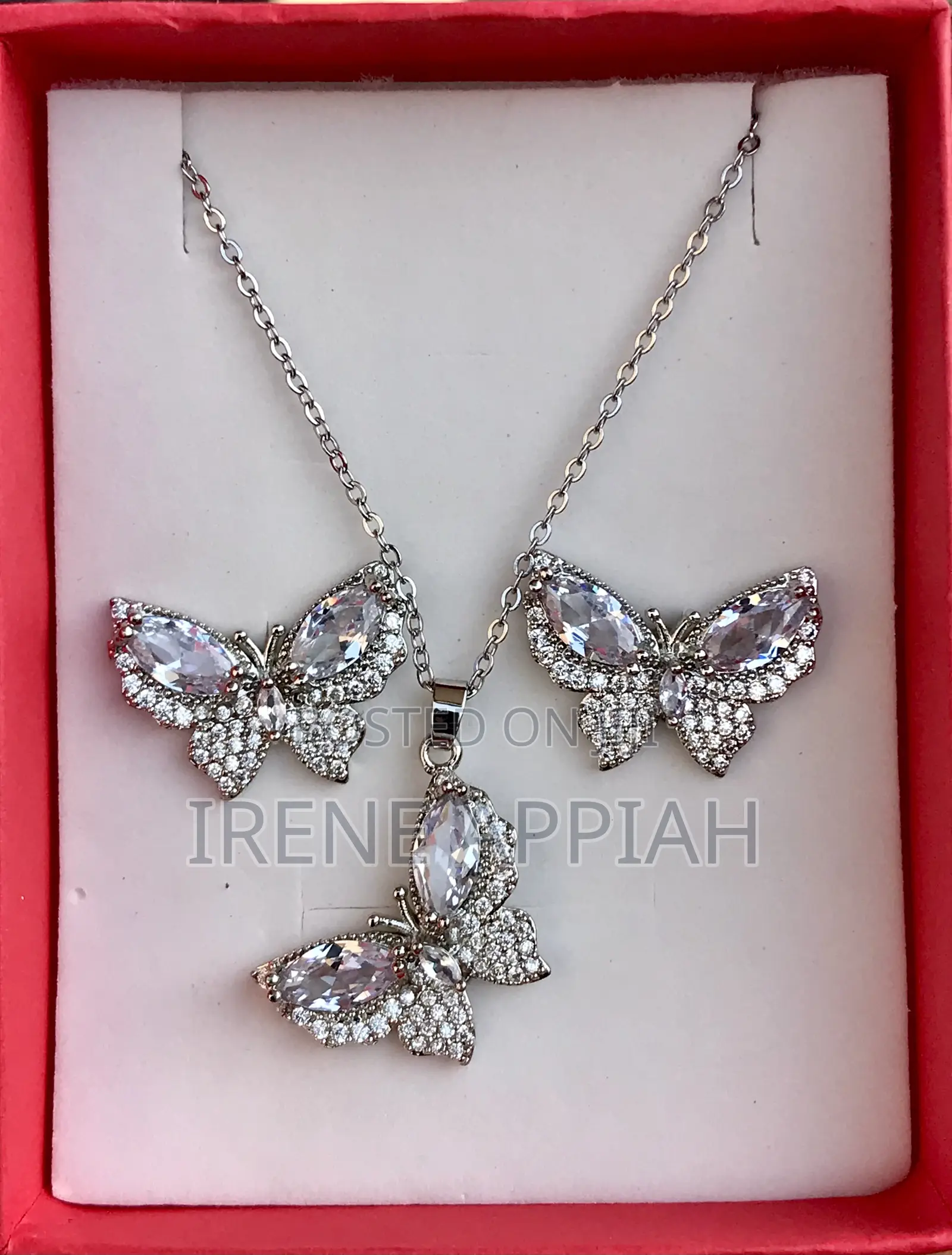 Pretty Jewellery Set for Her