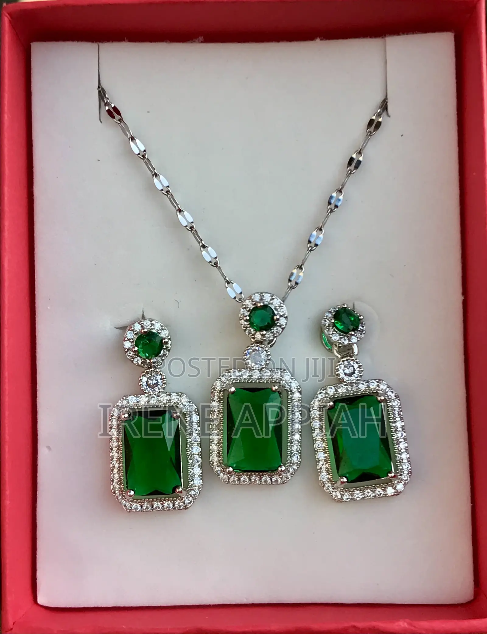 Pretty Jewellery Set for Her