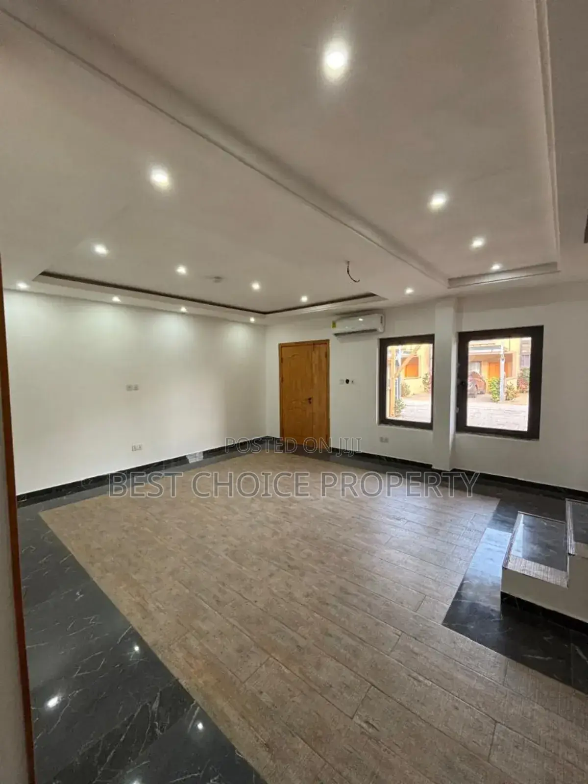 4bdrm Apartment in School Junction, Ashaley Botwe for rent