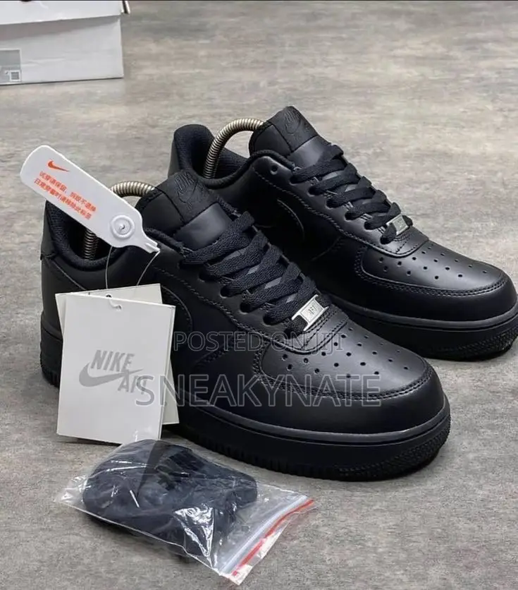 Black Nike Airforce 1 Lowtop