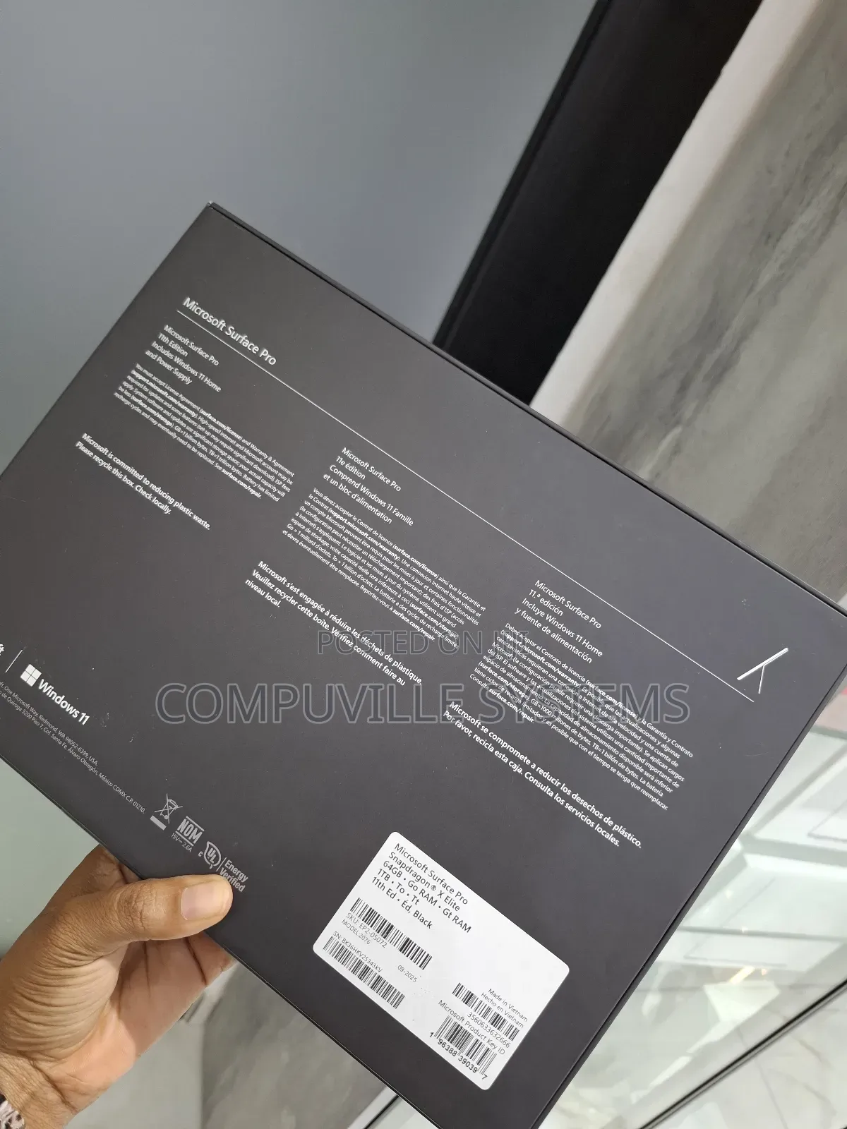 New Laptop Microsoft Surface Pro 11th Edition, a Copilot+ PC 6GB SSD 1T