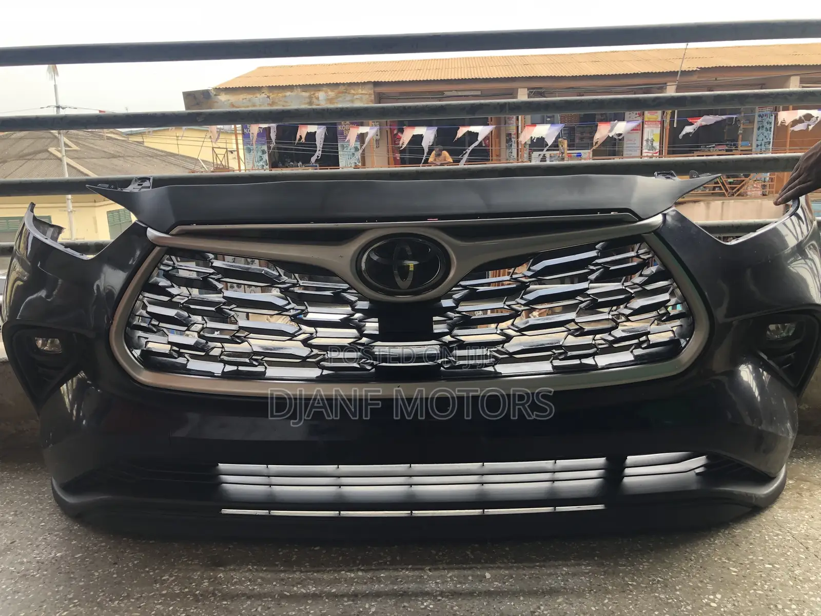 Toyota Highlander 22 Front Bumper Complete