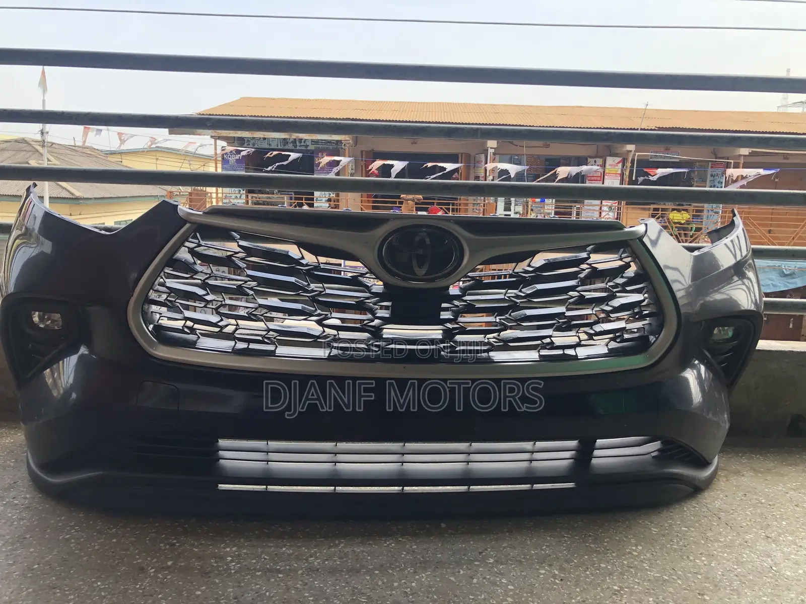 Toyota Highlander 22 Front Bumper Complete