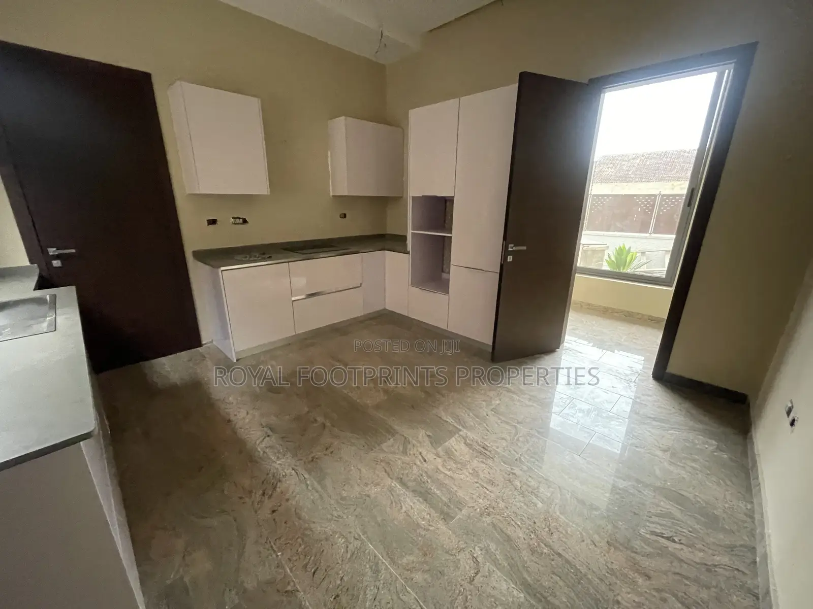 4bdrm House in Luxelooks Properties, East Legon for rent