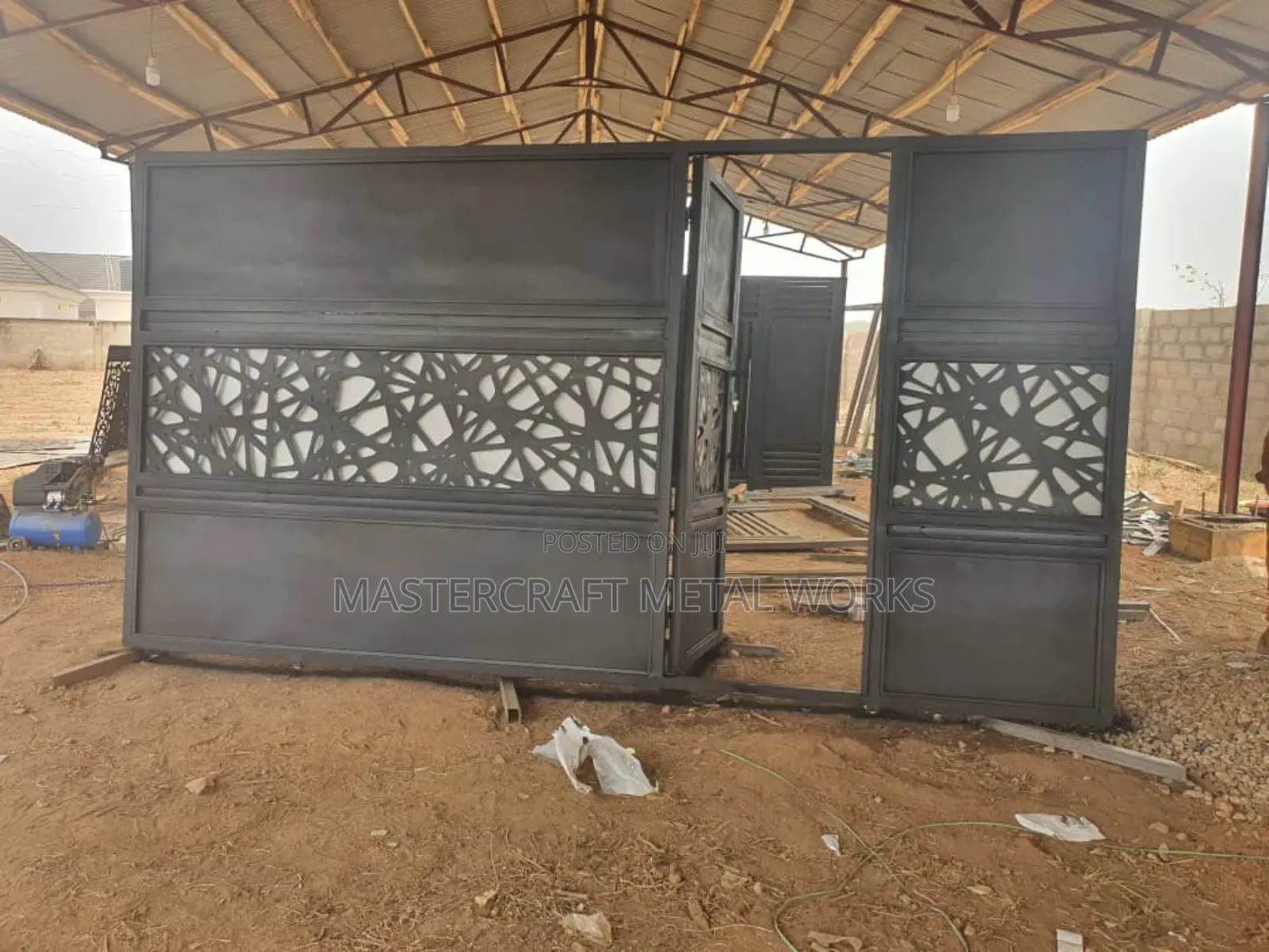 Metal Gate Sliding