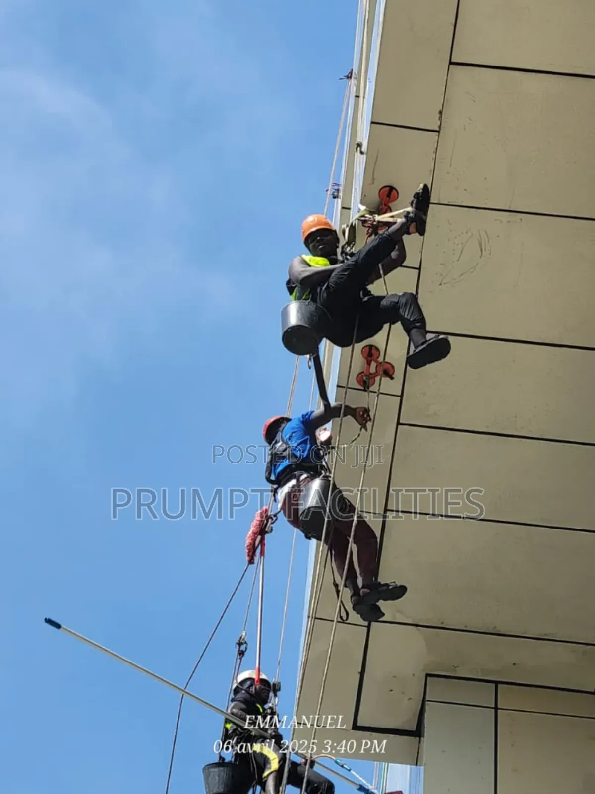 Highrise Window Facade Cleaning