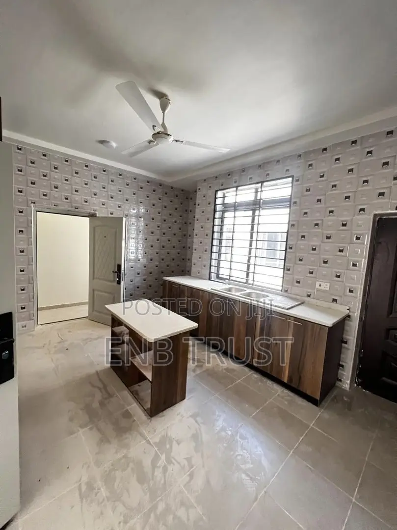 4bdrm Duplex in Acp Estate, Ga East Municipal for rent