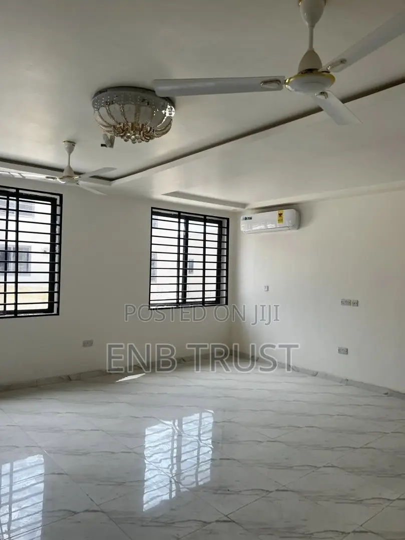 4bdrm Duplex in Acp Estate, Ga East Municipal for rent