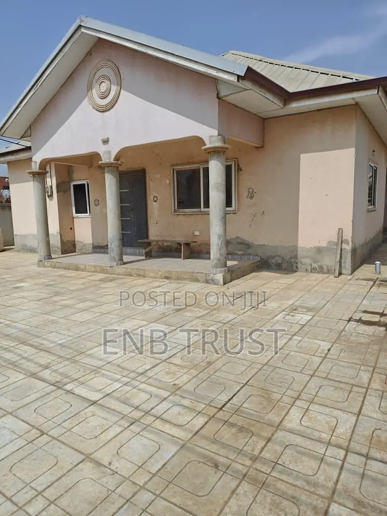3bdrm House in Tema Community 25 for sale