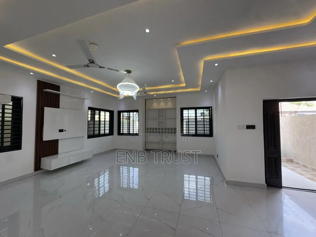 4bdrm House in Ashaley Botwe 3Rd, Little Roses Area for sale
