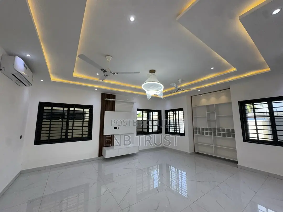 4bdrm House in Ashaley Botwe 3Rd, Little Roses Area for sale
