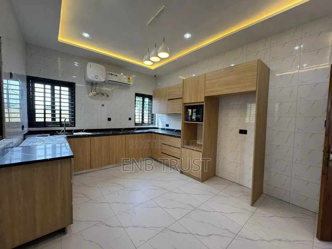 4bdrm House in Ashaley Botwe 3Rd, Little Roses Area for sale
