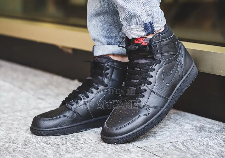 Nike Air Jordan 1 Retro High Og "Triple Black"
