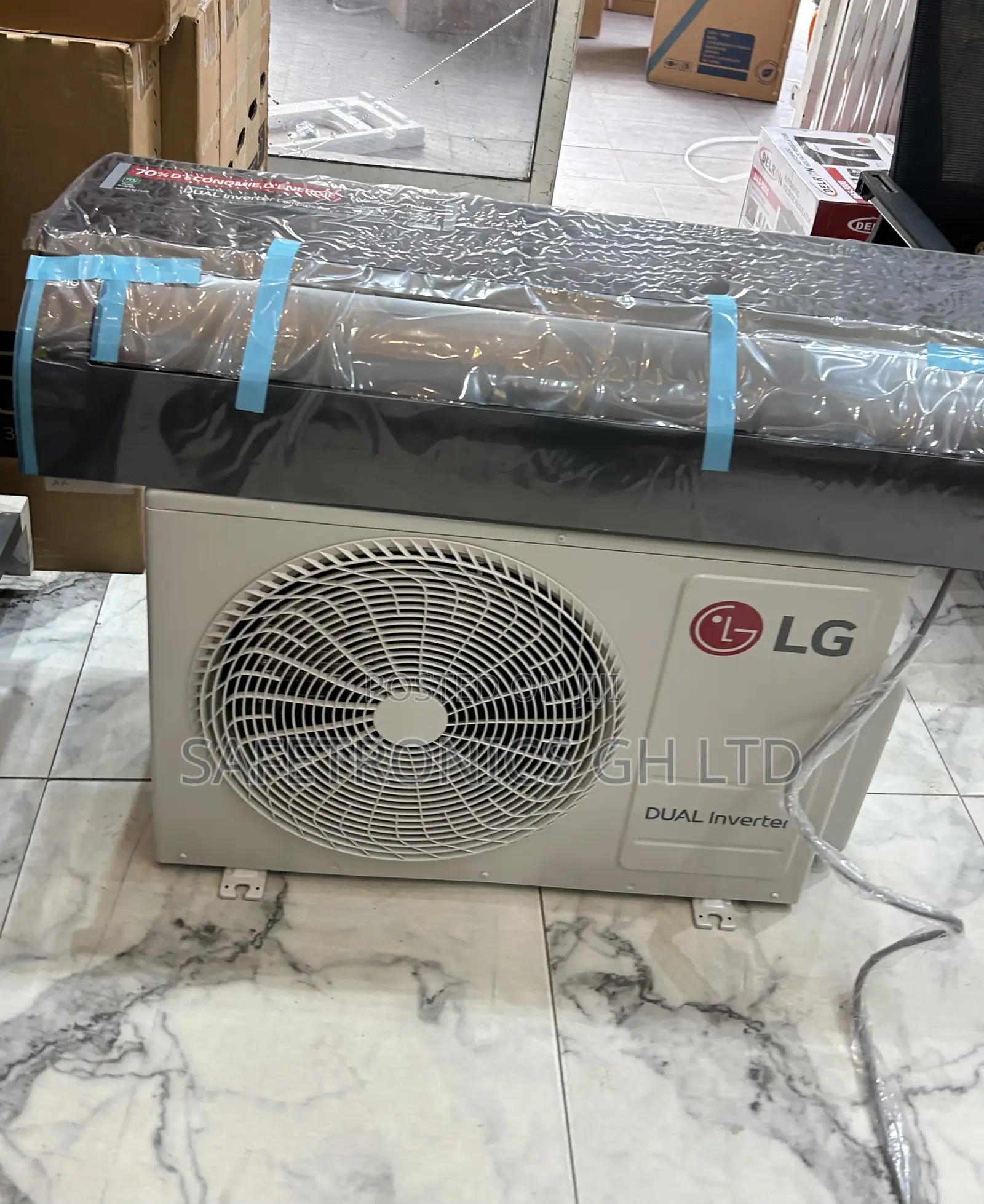 Get Essential Lg Black 2.5 Hp Split Type Smart Inverter Dual Ac