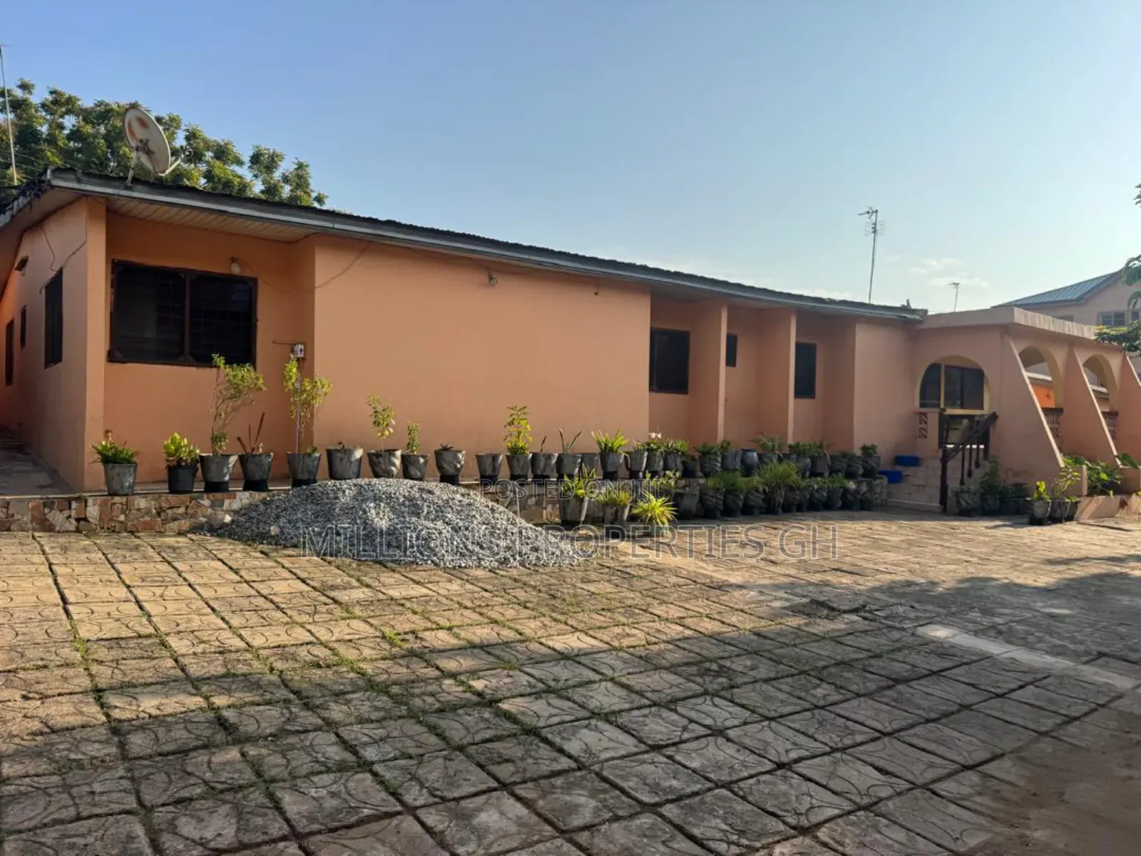 5bdrm House in Millions Properties, Ablekuma for sale
