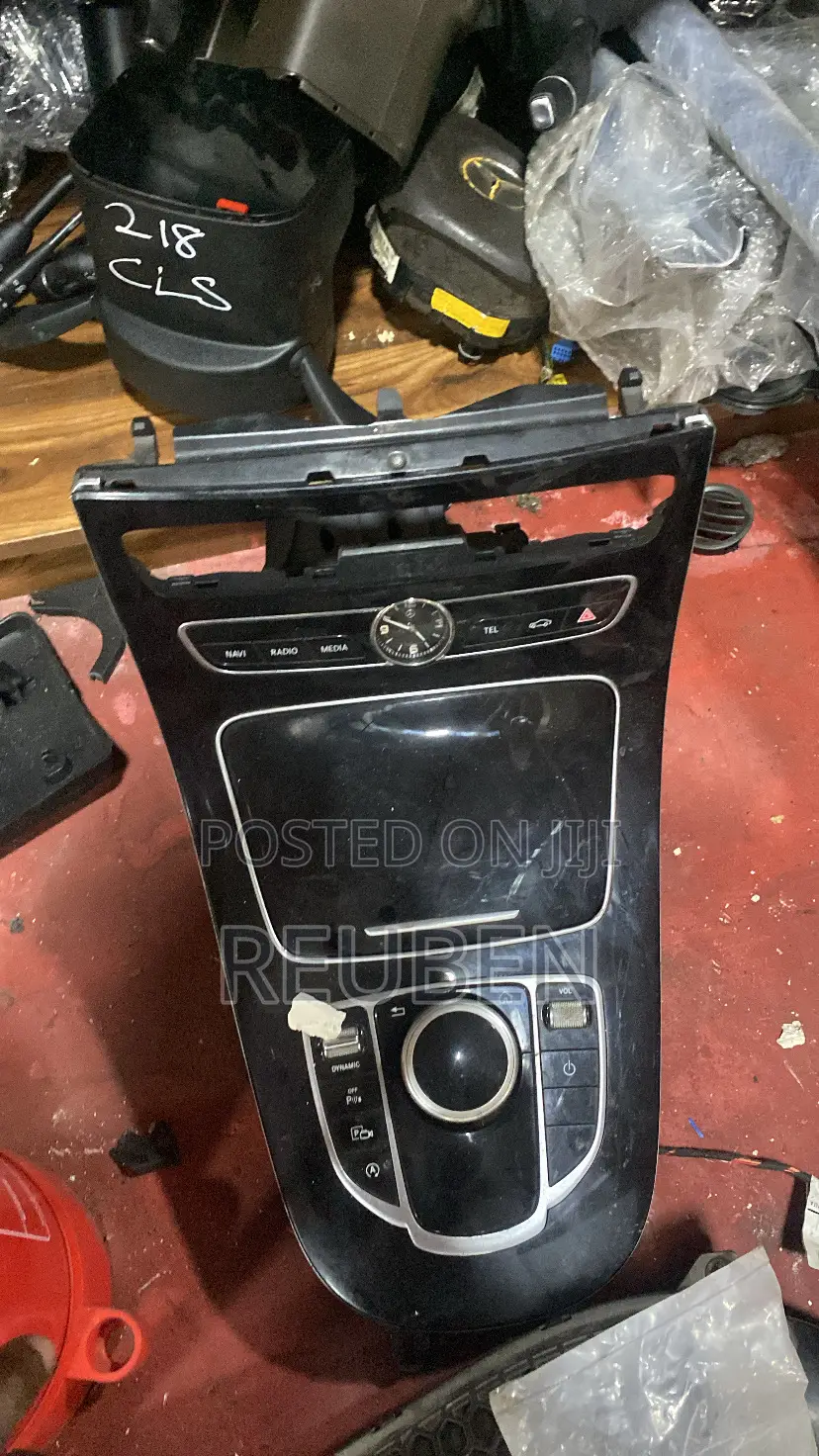 Mercedes Benz C300 (W205) Console