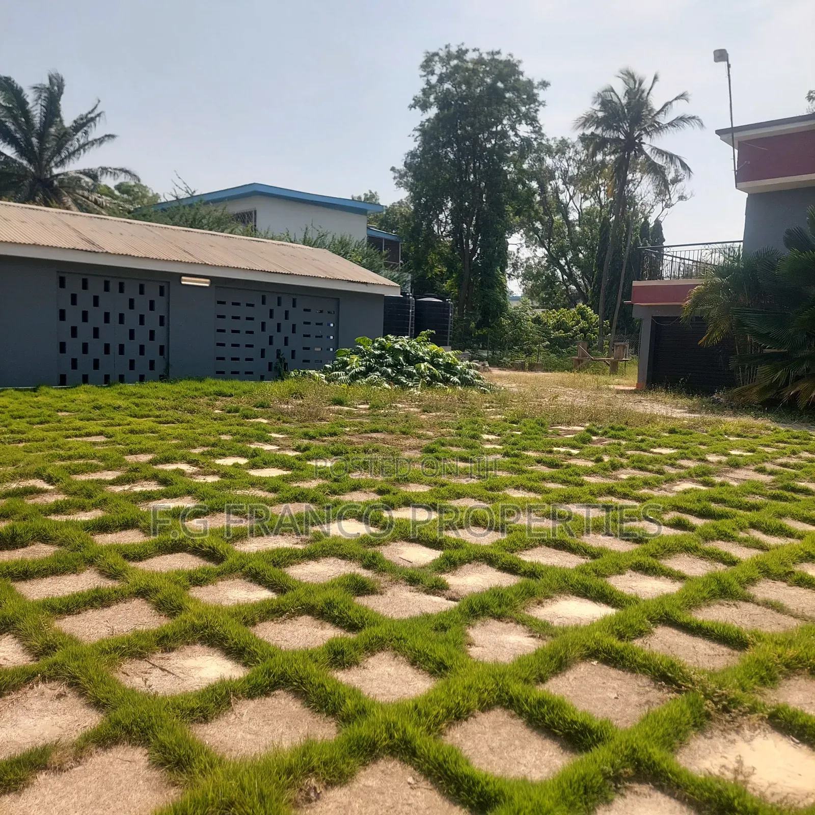 3bdrm House in Kg. Franco, Tema Metropolitan for rent