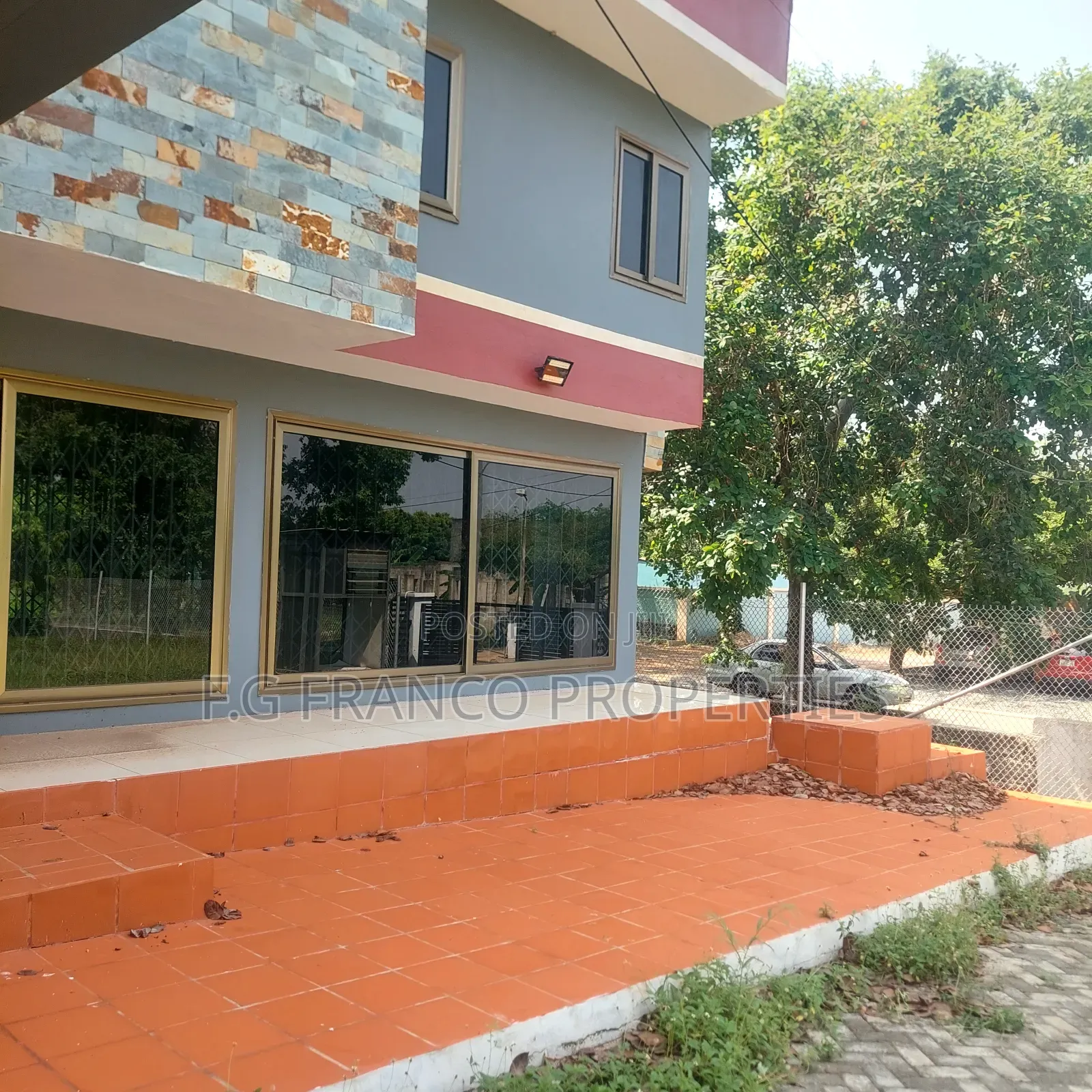 3bdrm House in Kg. Franco, Tema Metropolitan for rent