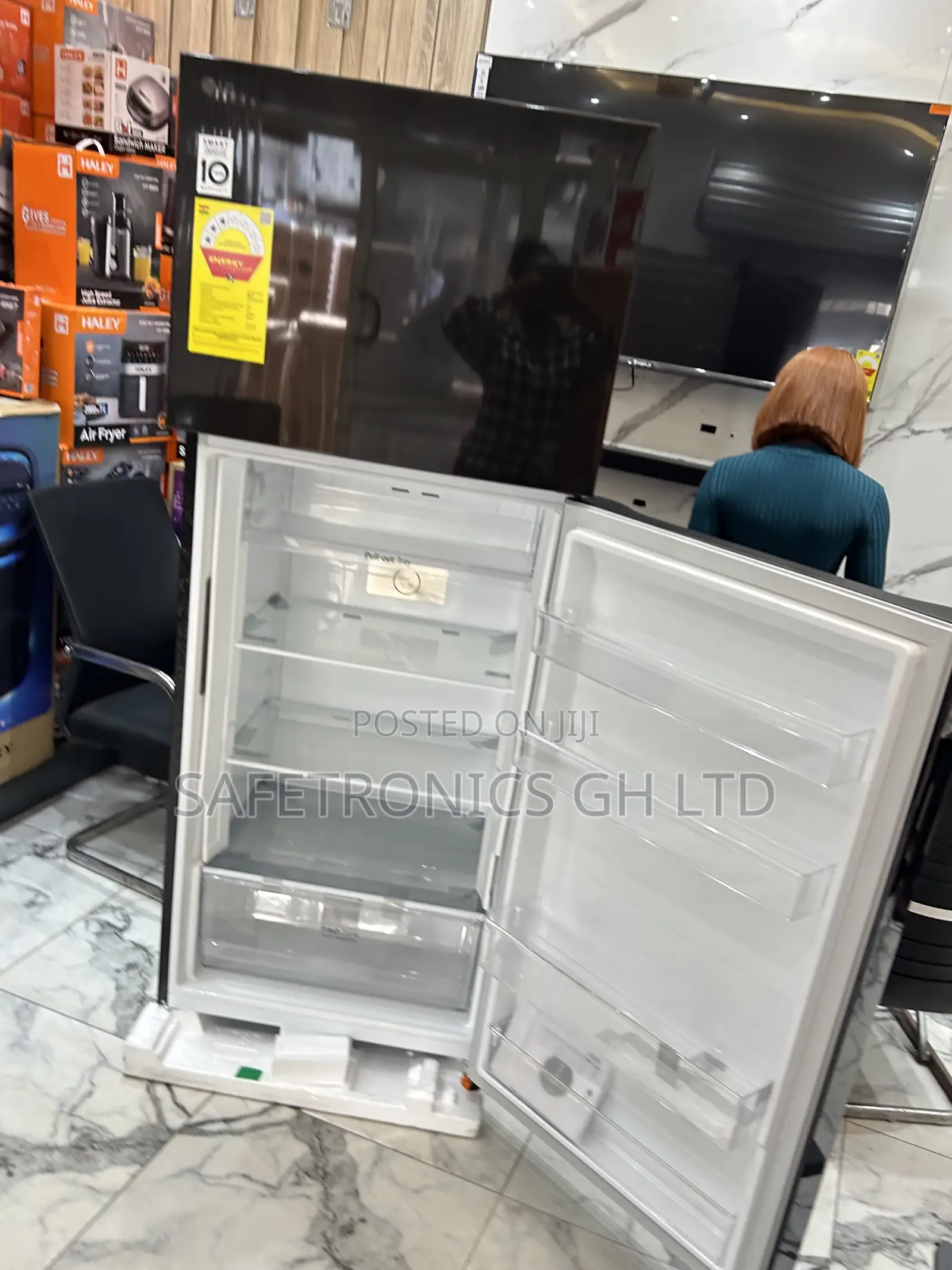 Get Massive Electric Lg 395 Liters Doubledoor Top Mount Fridge