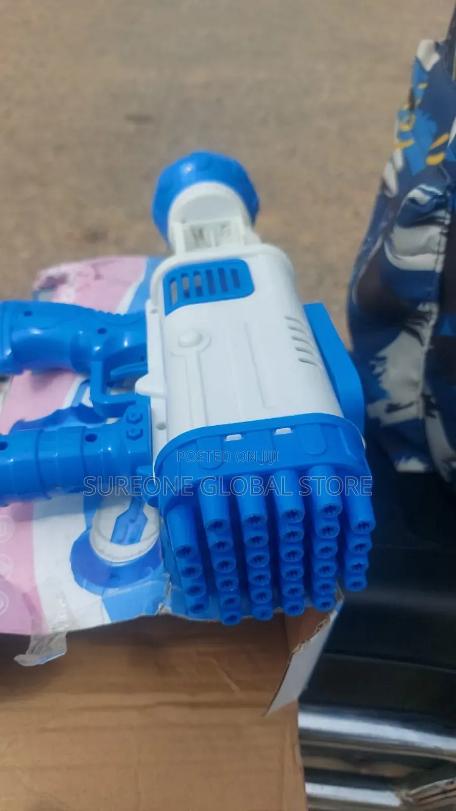 32 Holes Automatic Bubbles Machine