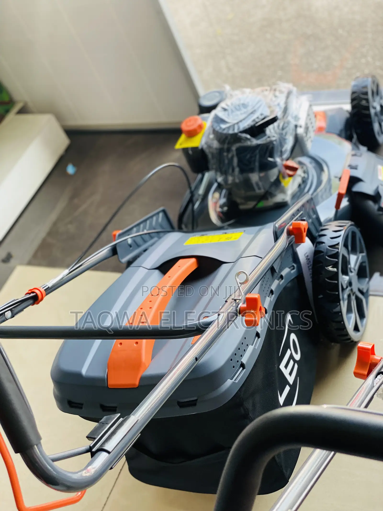 Self-Drive (Self-Propelled)Leo 5.5hp Lawn Mower