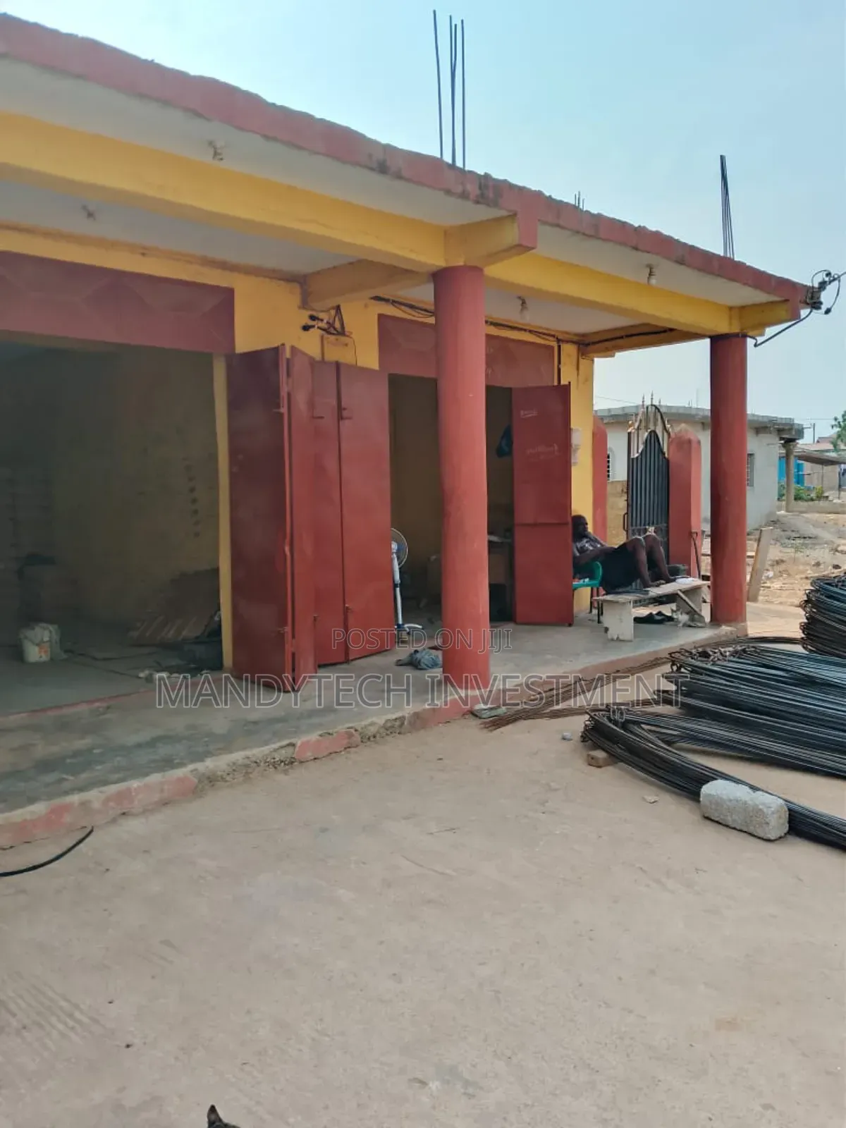 6bdrm House in School Junction for sale