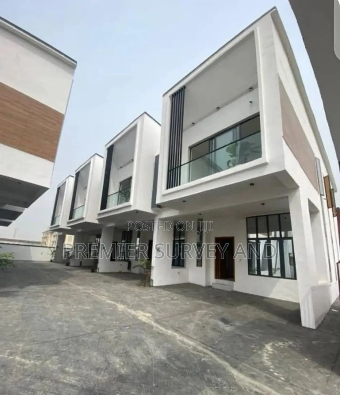 We Build Modern Houses