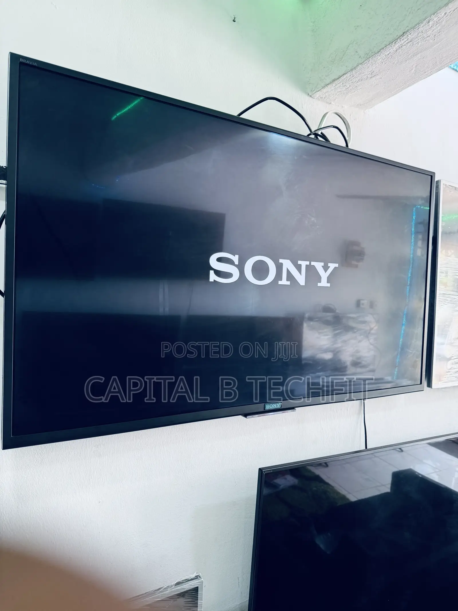 50inches Full Digital Satellite Android Sony TV ( Tiny Line on Screen)