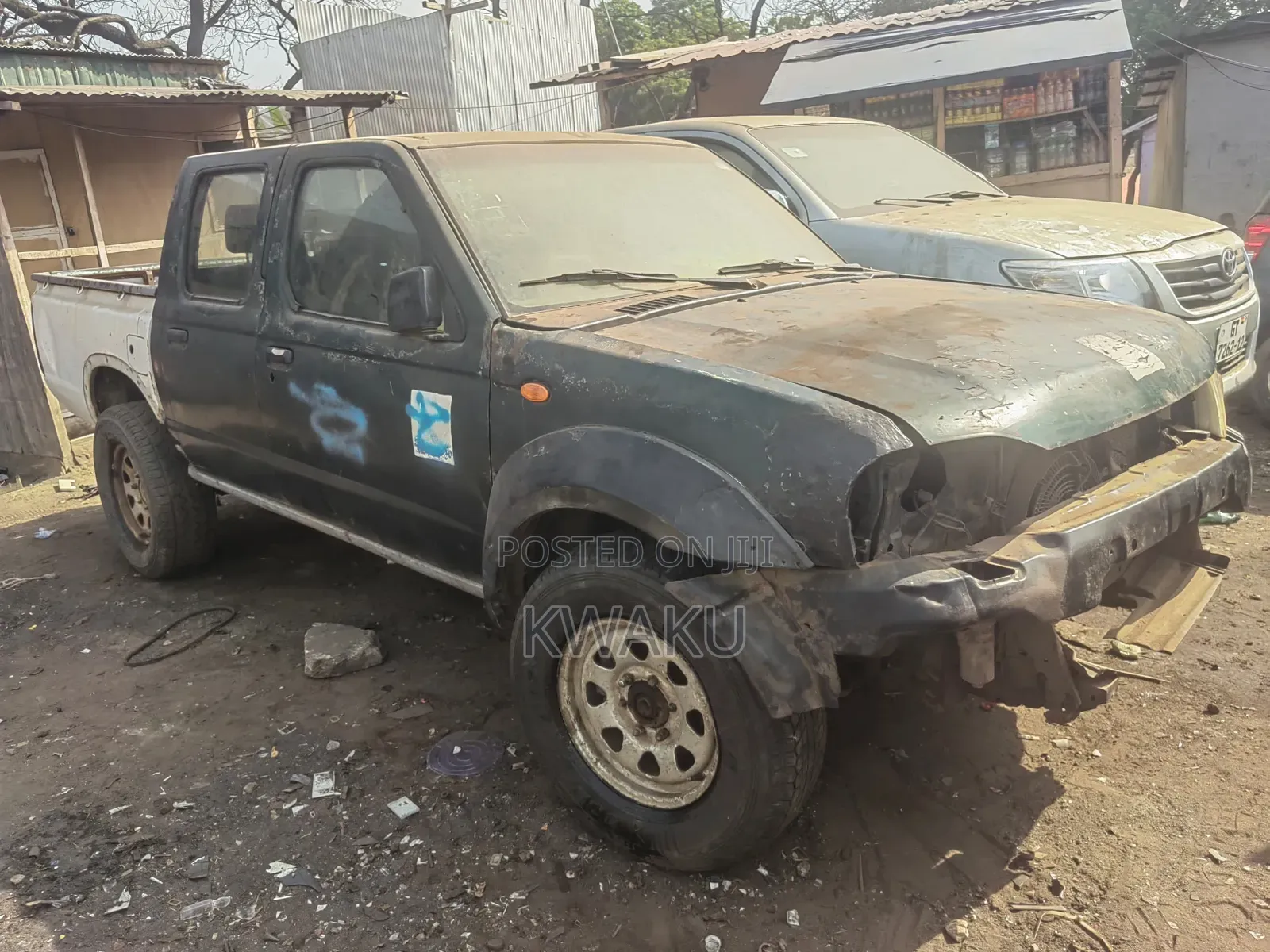 Nissan Hardbody 2004 White