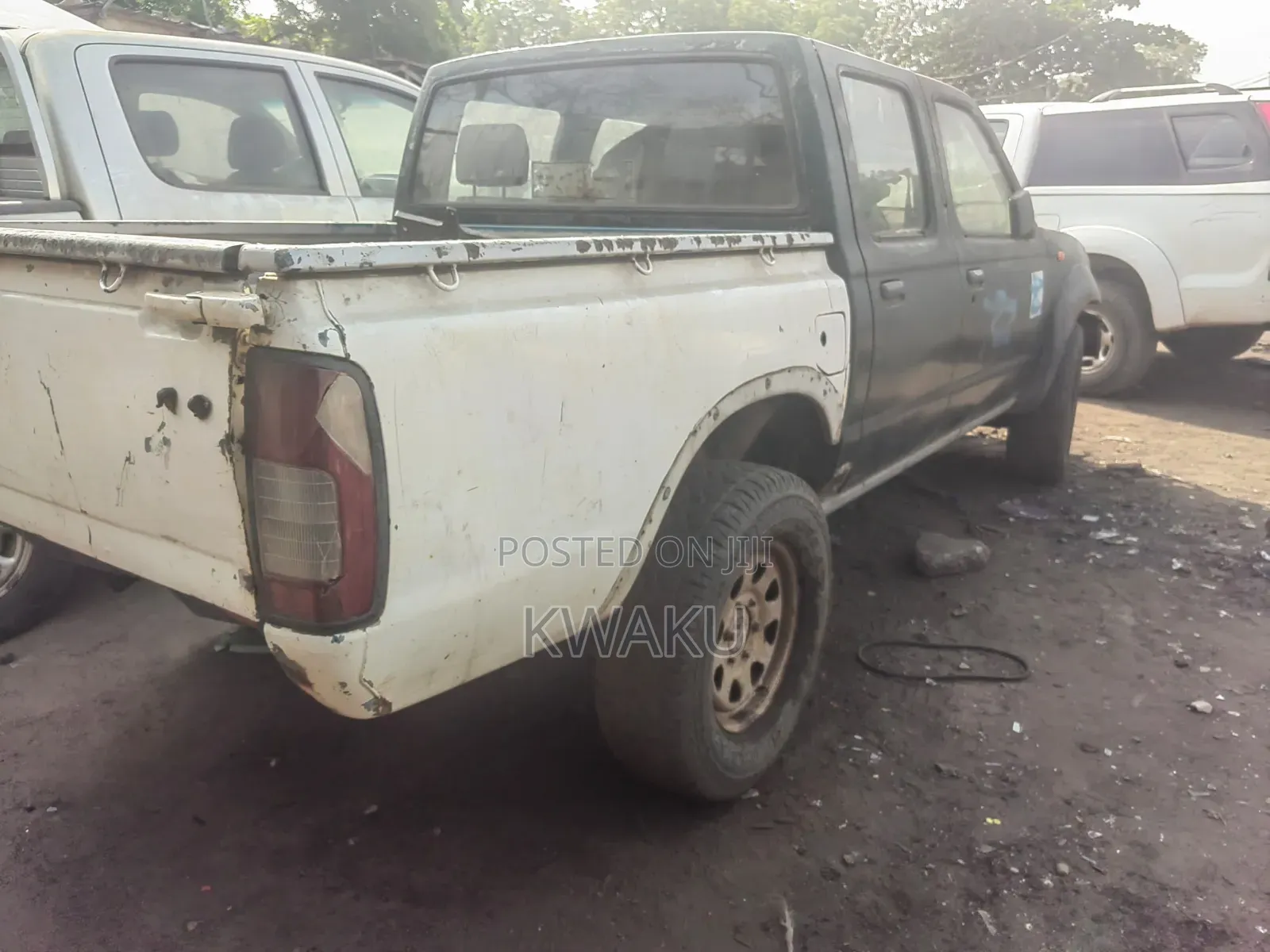 Nissan Hardbody 2004 White