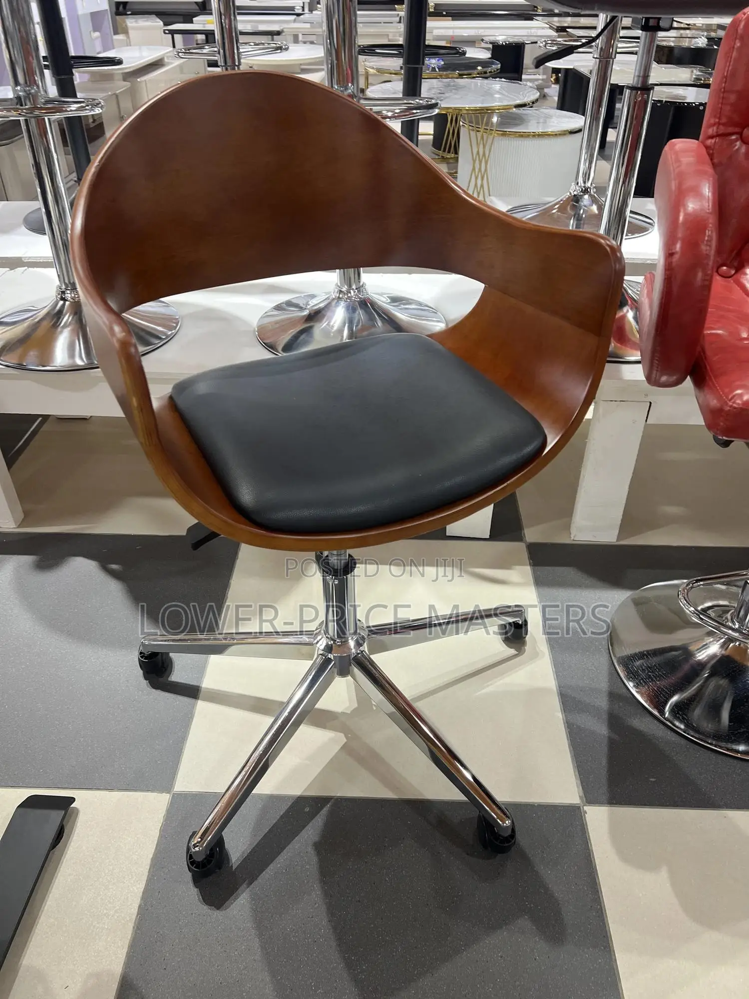Modern Saloon Chair / Office Chair