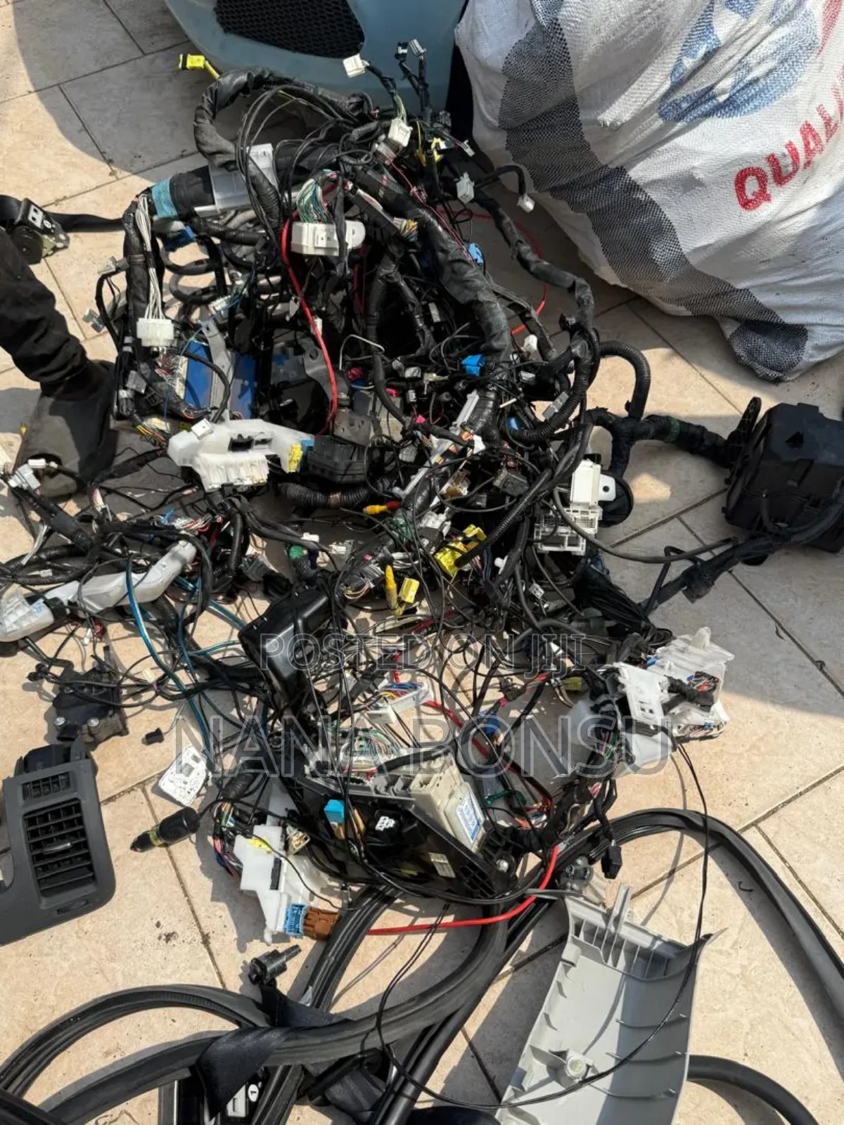 Toyota Voxy Complete Engine Wire and Fuse Boards