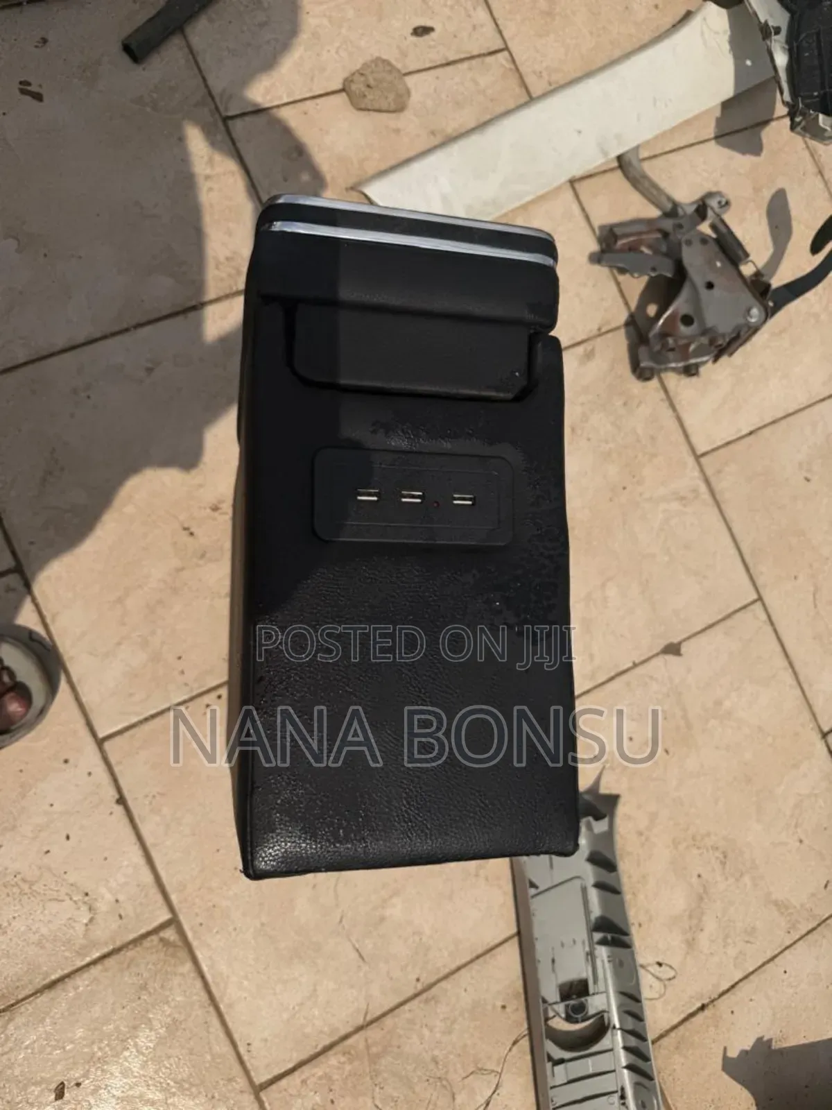 Toyota Voxy Inside Console Box Usb Port Storage