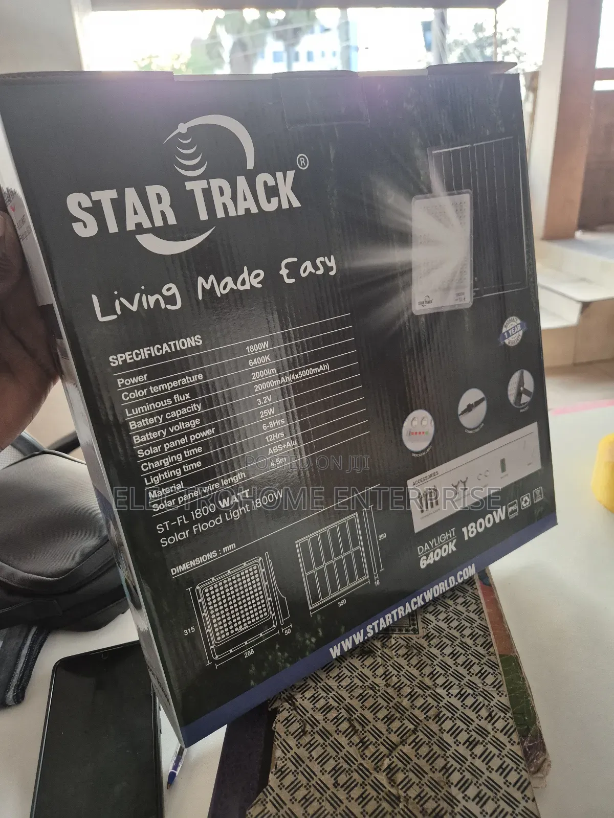 Solar Light With 1800w Available For Homes And Streets