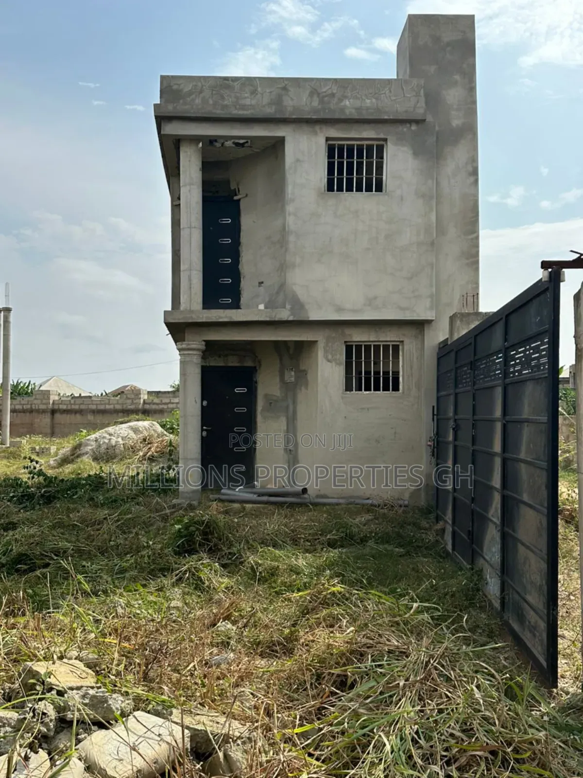 10bdrm Block of Flats in Millions Properties, Kumasi Metropolitan