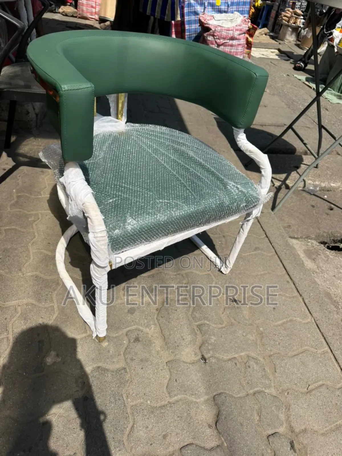Armrest Luxury Dinning or Saloon Chair