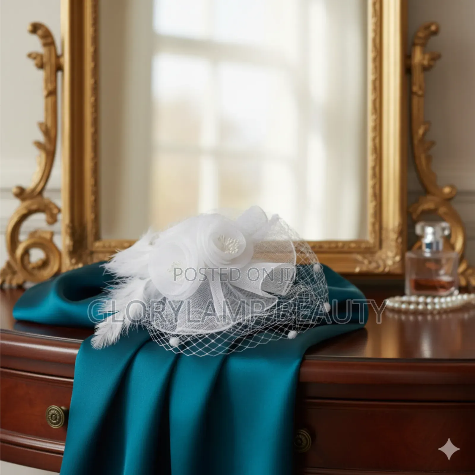 Elegant White Fascinator Hat–Hair Clip For Weddings And Formal Events