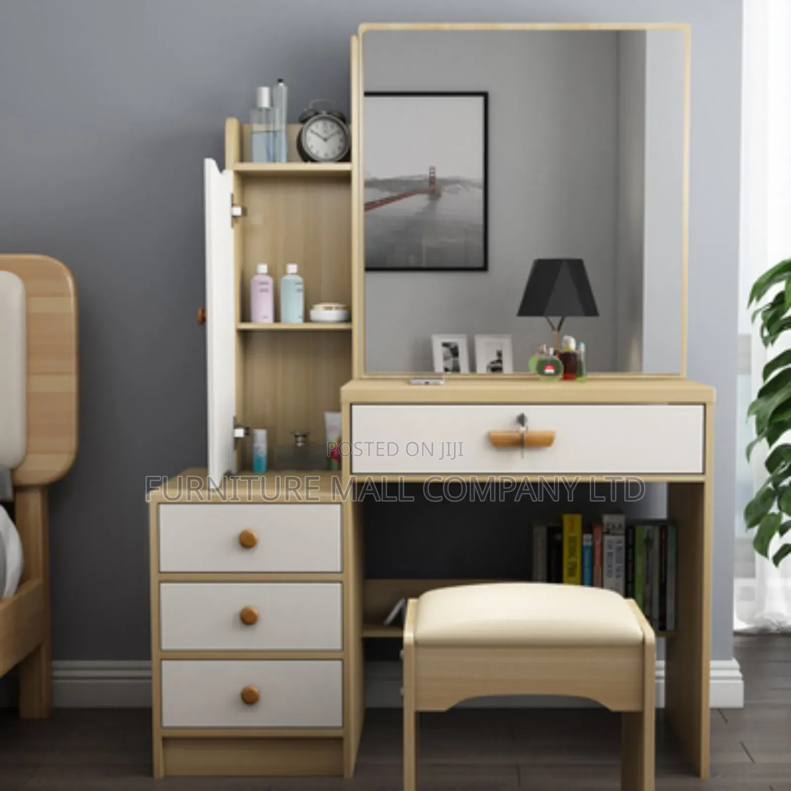 Lovely Dressing Mirror With Lightening System