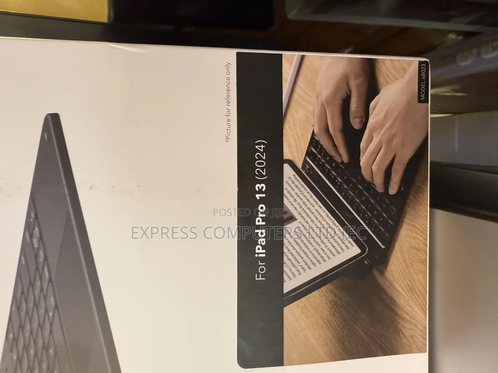 iPad Pro 13 (2024) Original Esr Bluetooth 360 Magnetic Keyboard Case