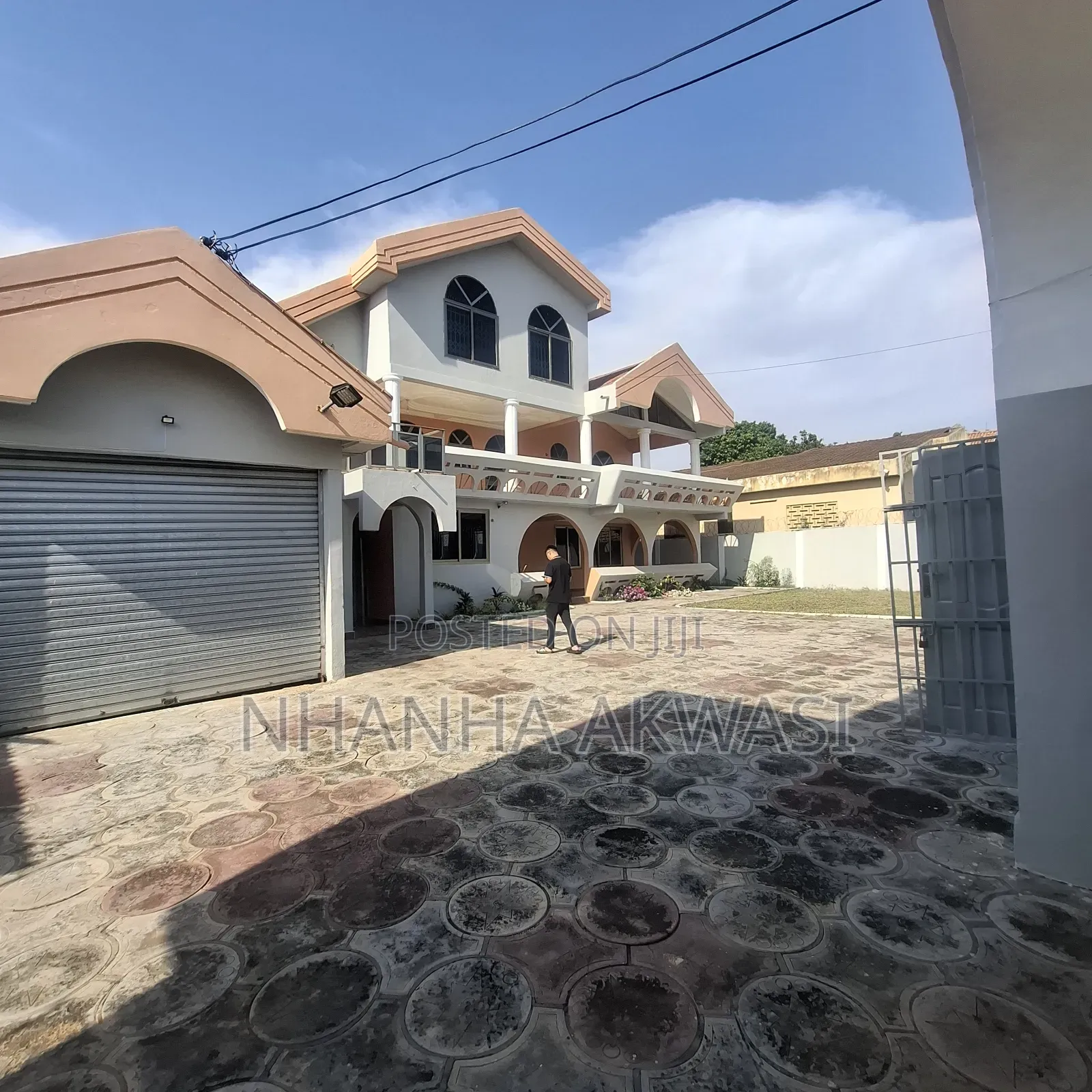 6bdrm House in Community 12, Tema Metropolitan for rent
