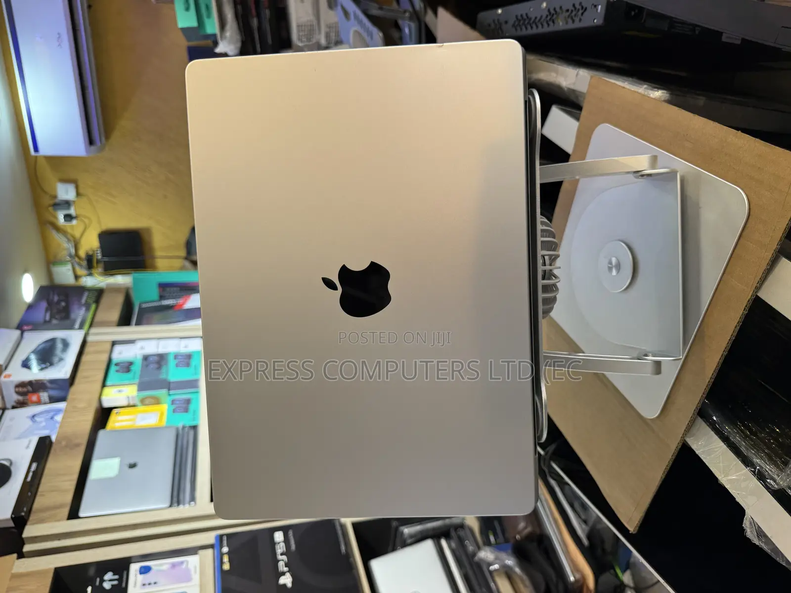 Apple MacBook Pro 2023 M2 Pro 14-Inch 16GB Apple M2 SSHD (Hybrid) 512GB
