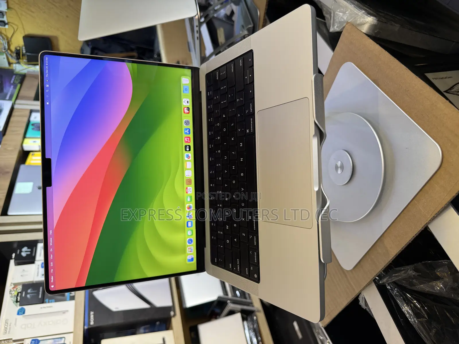 Apple MacBook Pro 2023 M2 Pro 14-Inch 16GB Apple M2 SSHD (Hybrid) 512GB