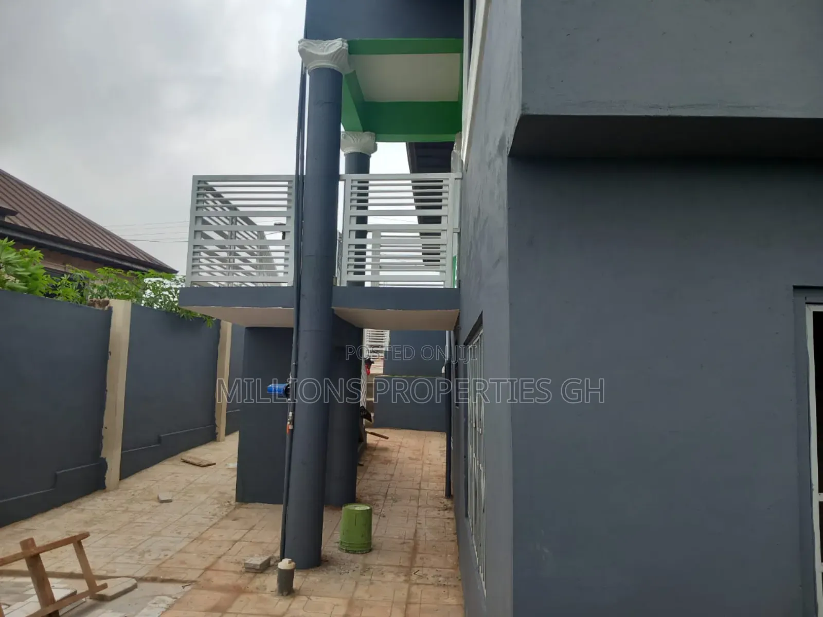 10bdrm Block of Flats in Millions Properties, Kumasi Metropolitan