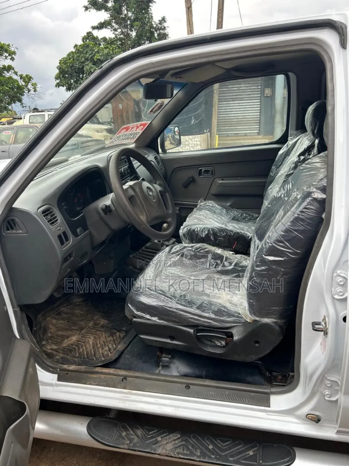 Nissan Pick-Up 2012 White