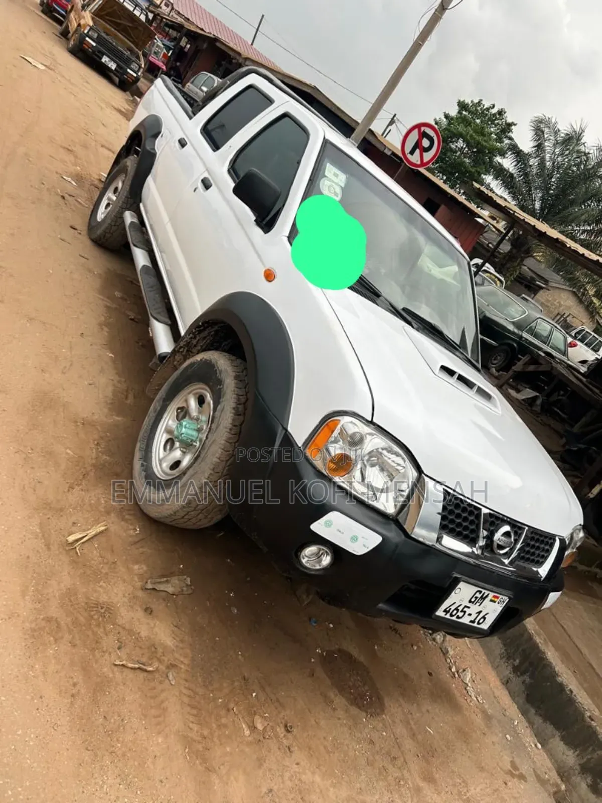 Nissan Pick-Up 2012 White