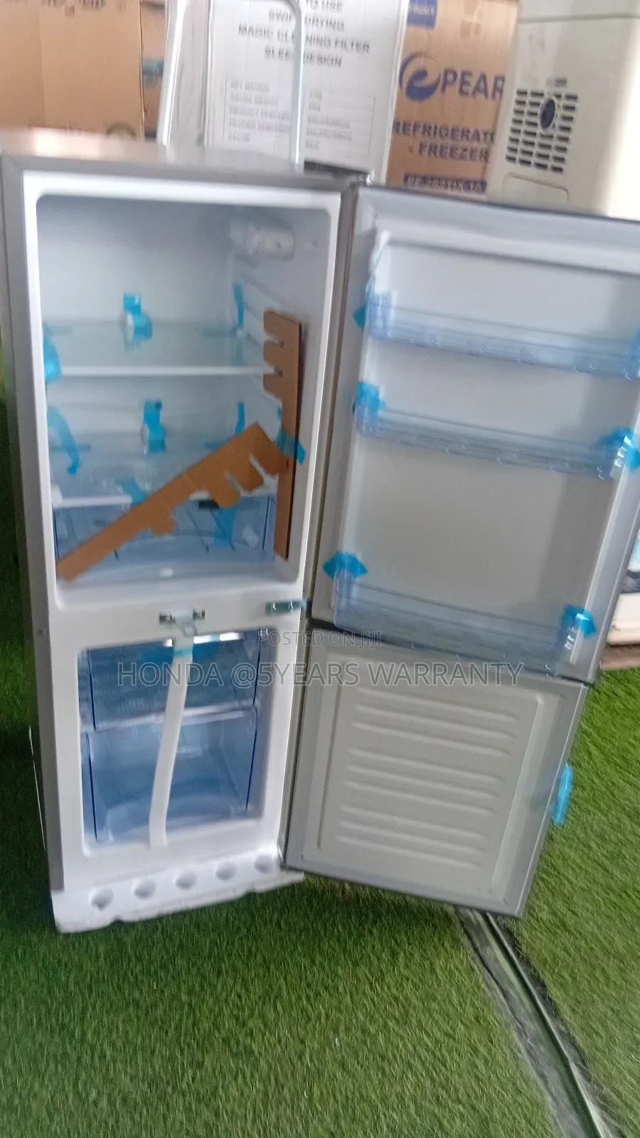 Compact 125-Liter Refrigerator With Low Power Use 