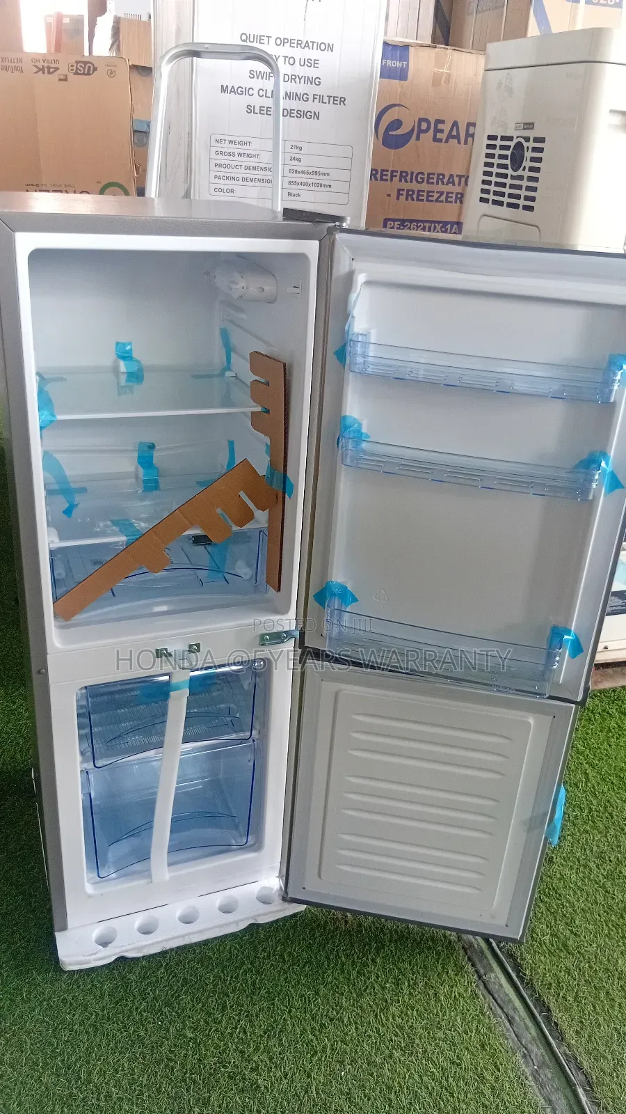 Compact 125-Liter Refrigerator With Low Power Use 