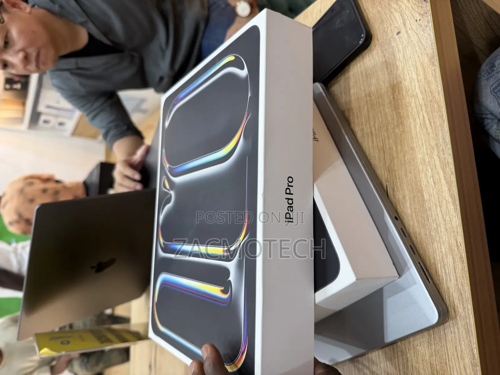 New Apple iPad Pro 13 (2025) 256 GB Gray