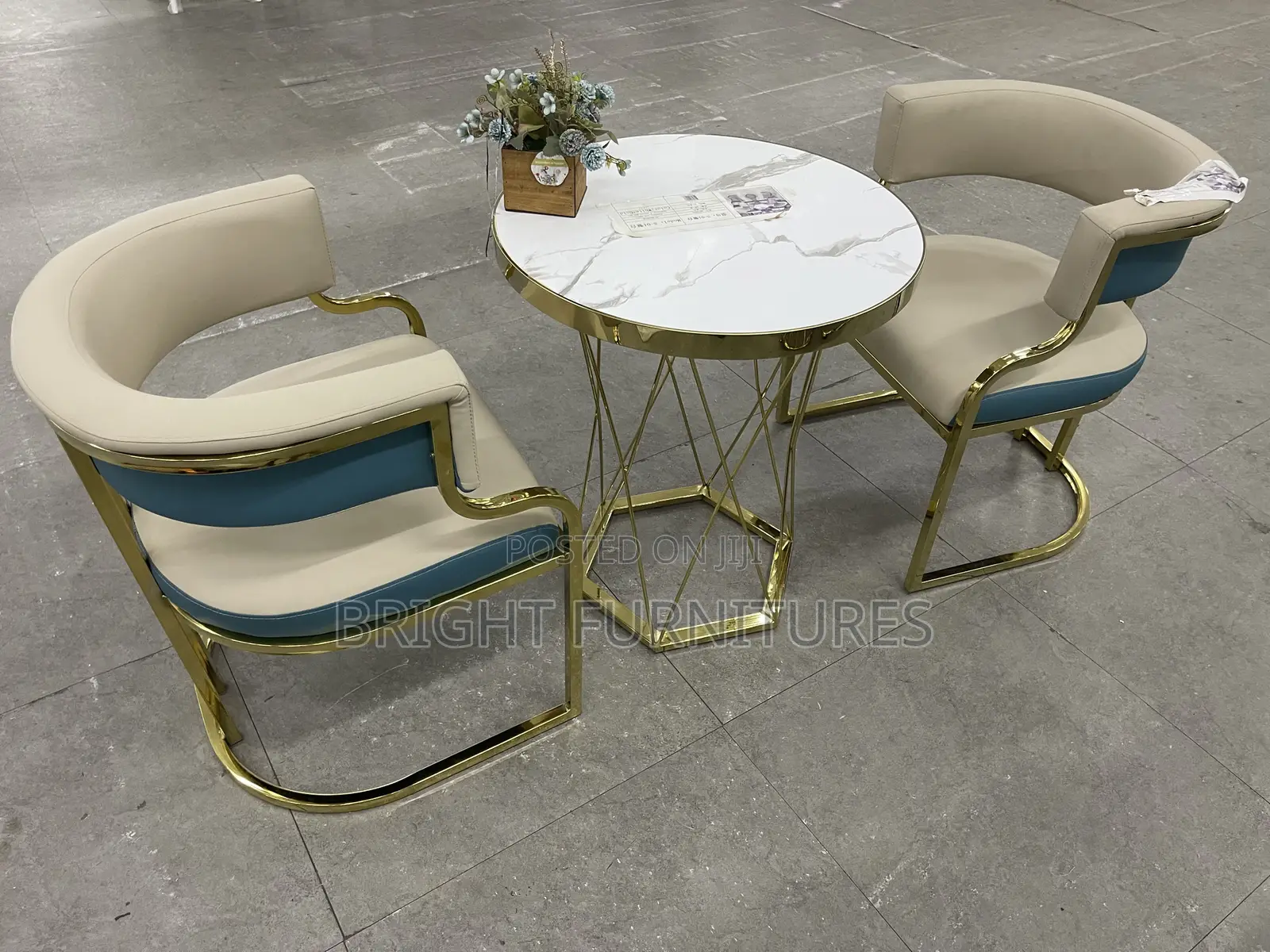 Luxury Imported Coffee Table With 2 Chairs