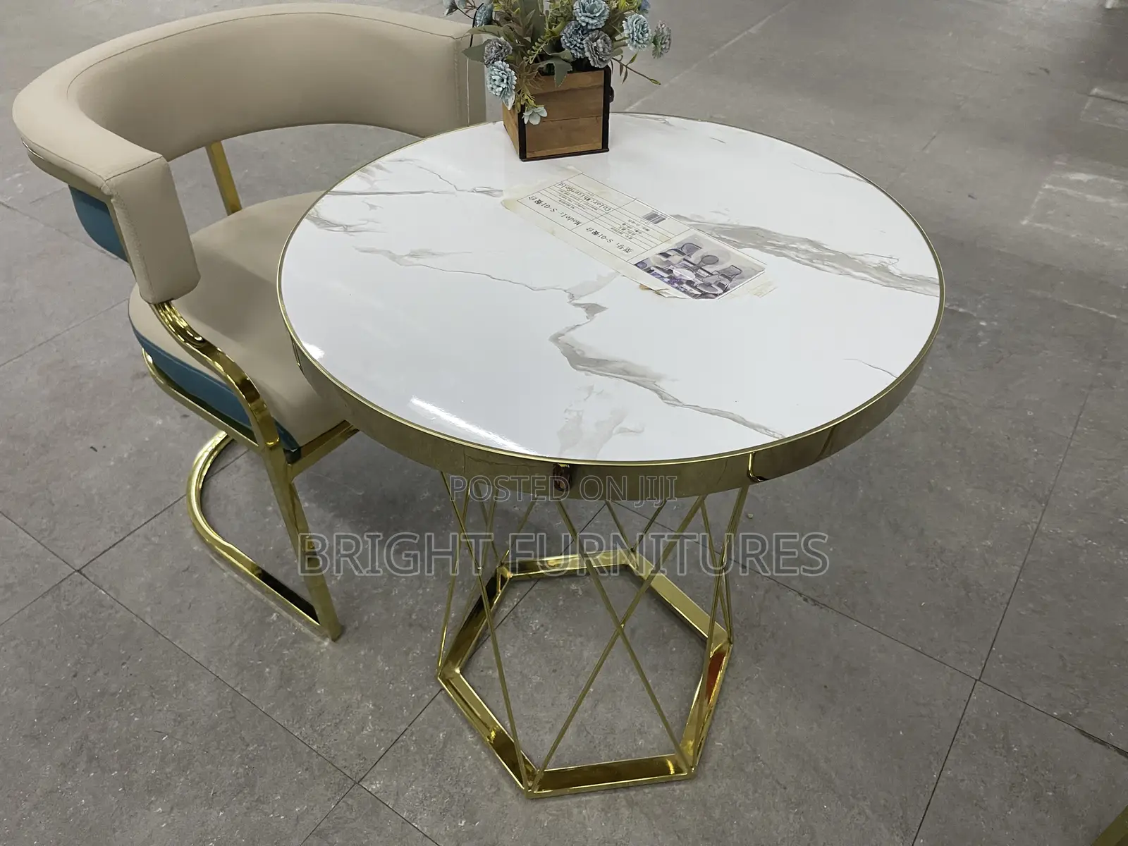 Luxury Imported Coffee Table With 2 Chairs